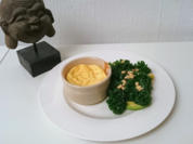 Lachs-Soufflé und Kale Salad (mit Avocado, Pinienkernen und Mango) - Rezept