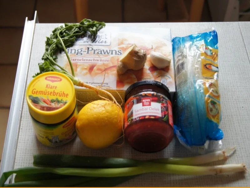Glasnudelsuppe mit Garnelenschwänzen - Rezept - Bild Nr. 2