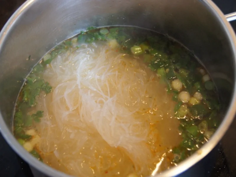 Glasnudelsuppe mit Garnelenschwänzen - Rezept - Bild Nr. 10