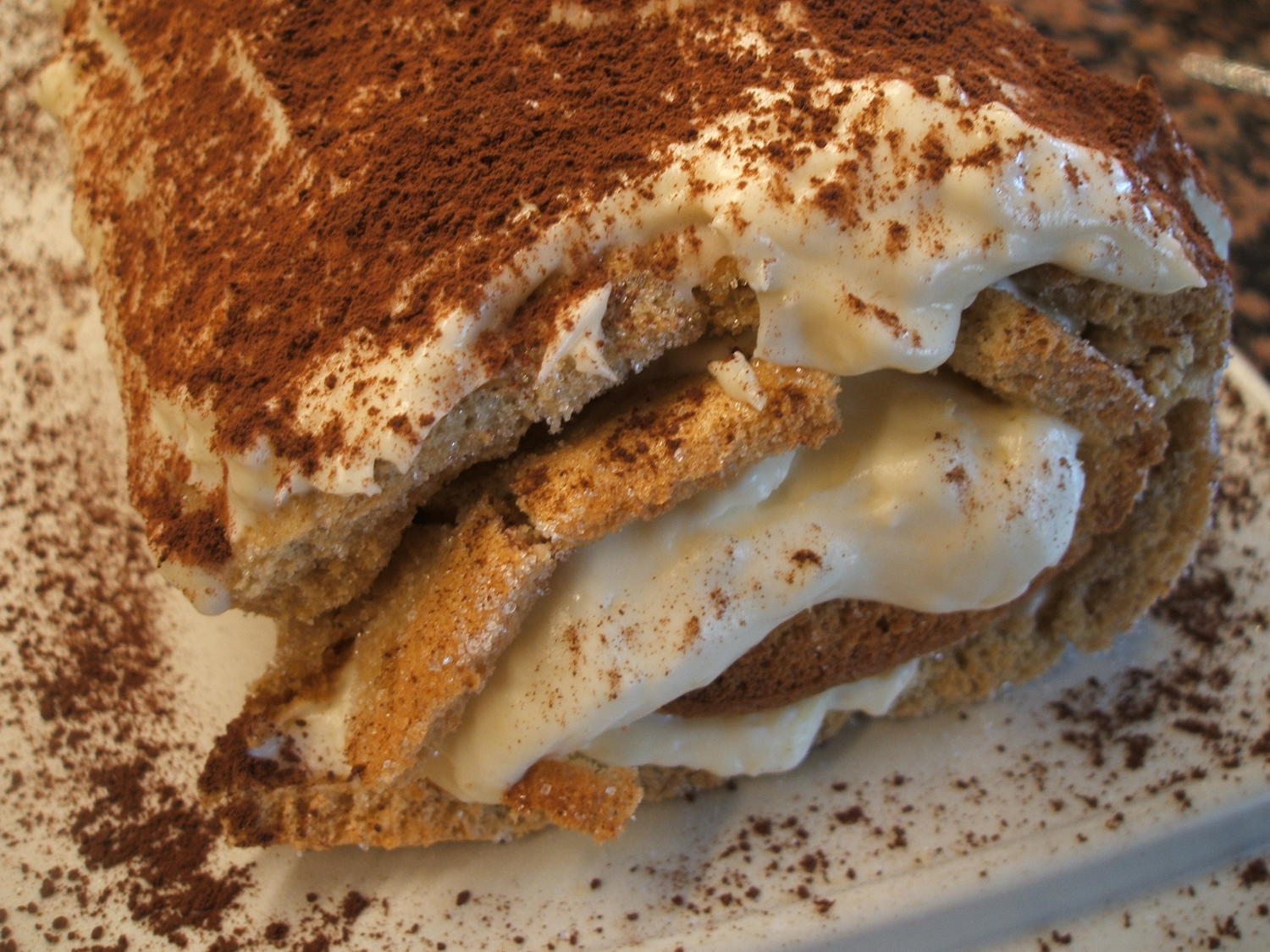 Backen: Biskuitrolle &amp;quot;Tiramisu&amp;quot; - Rezept - kochbar.de