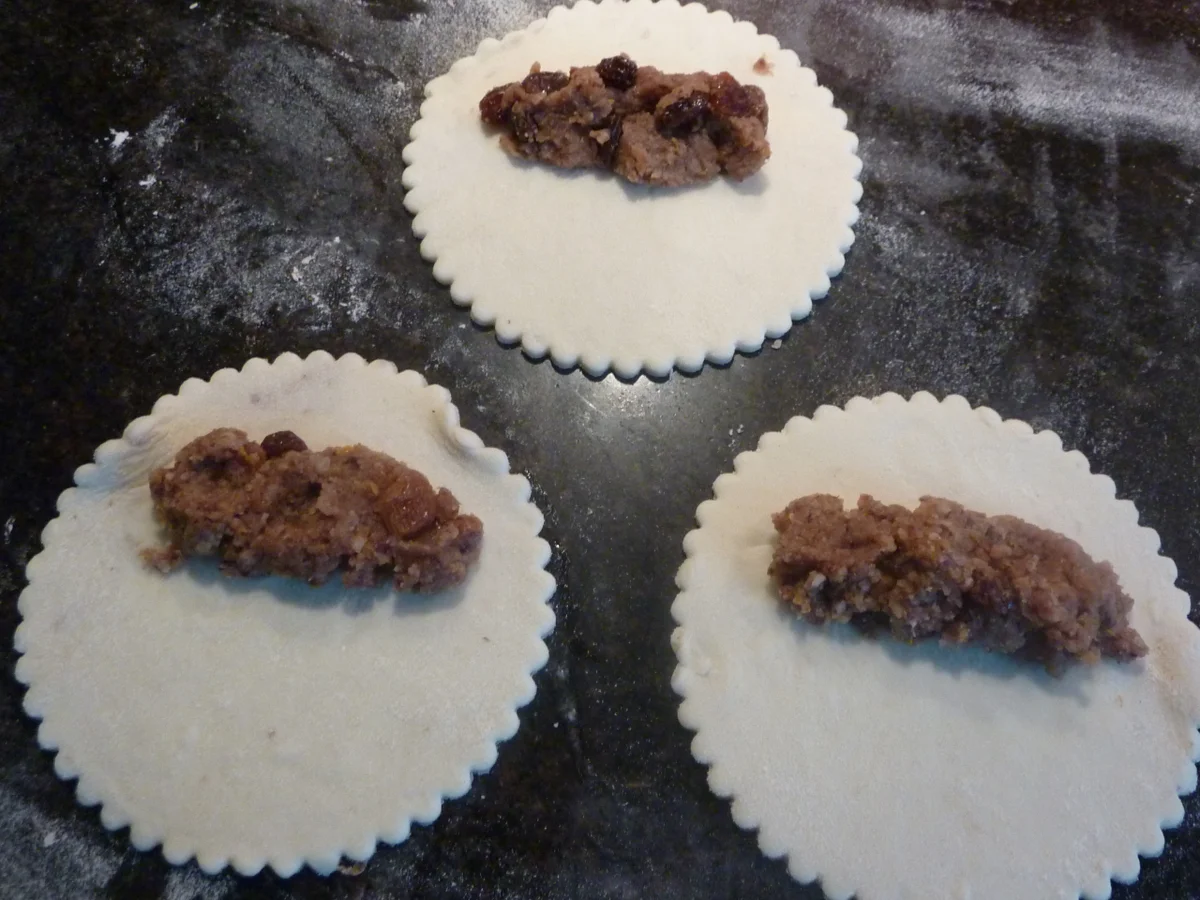 CHRÄPFLINI....Walliser Fasnacht Gebäck - Rezept - Bild Nr. 7