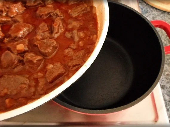 Hirschgulasch mit Salzkartoffeln & Sauerkraut-Salat - Rezept - Bild Nr. 11