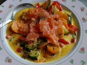 Kokos-Gemüse-Suppe mit Räucherlachs - Rezept