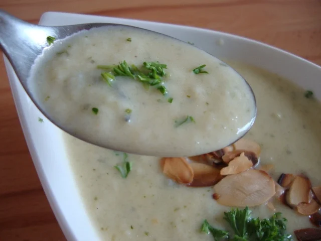 Rezept: Kohlrabicremesüppchen mit Blauschimmelkäse Bild Nr. 95 Kohlrabicremesüppchen mit Blauschimmelkäse - Rezept - Bild Nr. 95