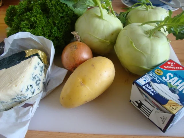 Rezept: Kohlrabicremesüppchen mit Blauschimmelkäse Bild Nr. 94 Kohlrabicremesüppchen mit Blauschimmelkäse - Rezept - Bild Nr. 94