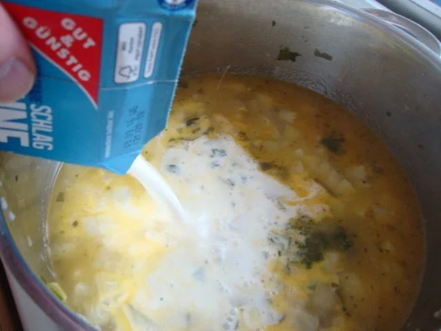 Rezept: Kohlrabicremesüppchen mit Blauschimmelkäse Bild Nr. 97 Kohlrabicremesüppchen mit Blauschimmelkäse - Rezept - Bild Nr. 97