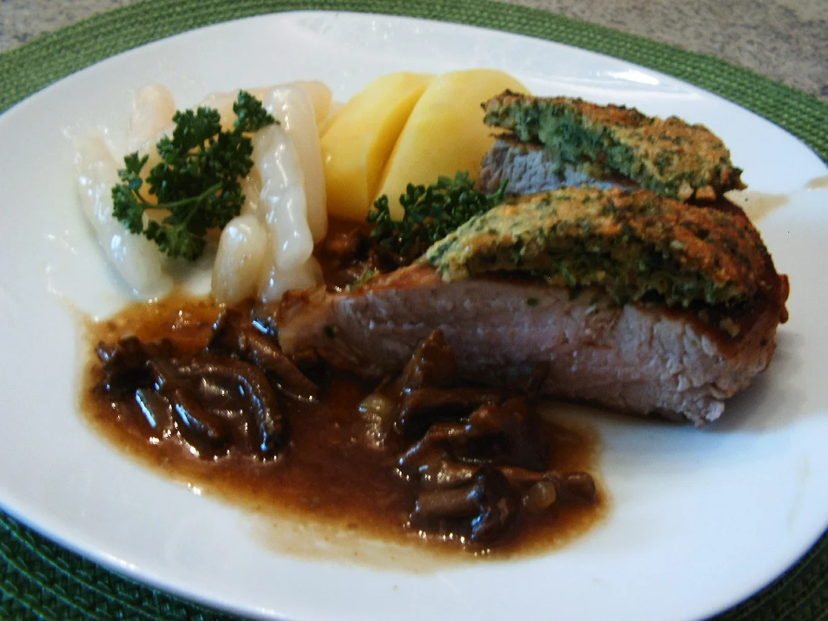 Rezept: Schweinefilet mit Nuss-Petersilienkruste Schweinefilet mit Nuss-Petersilienkruste - Rezept