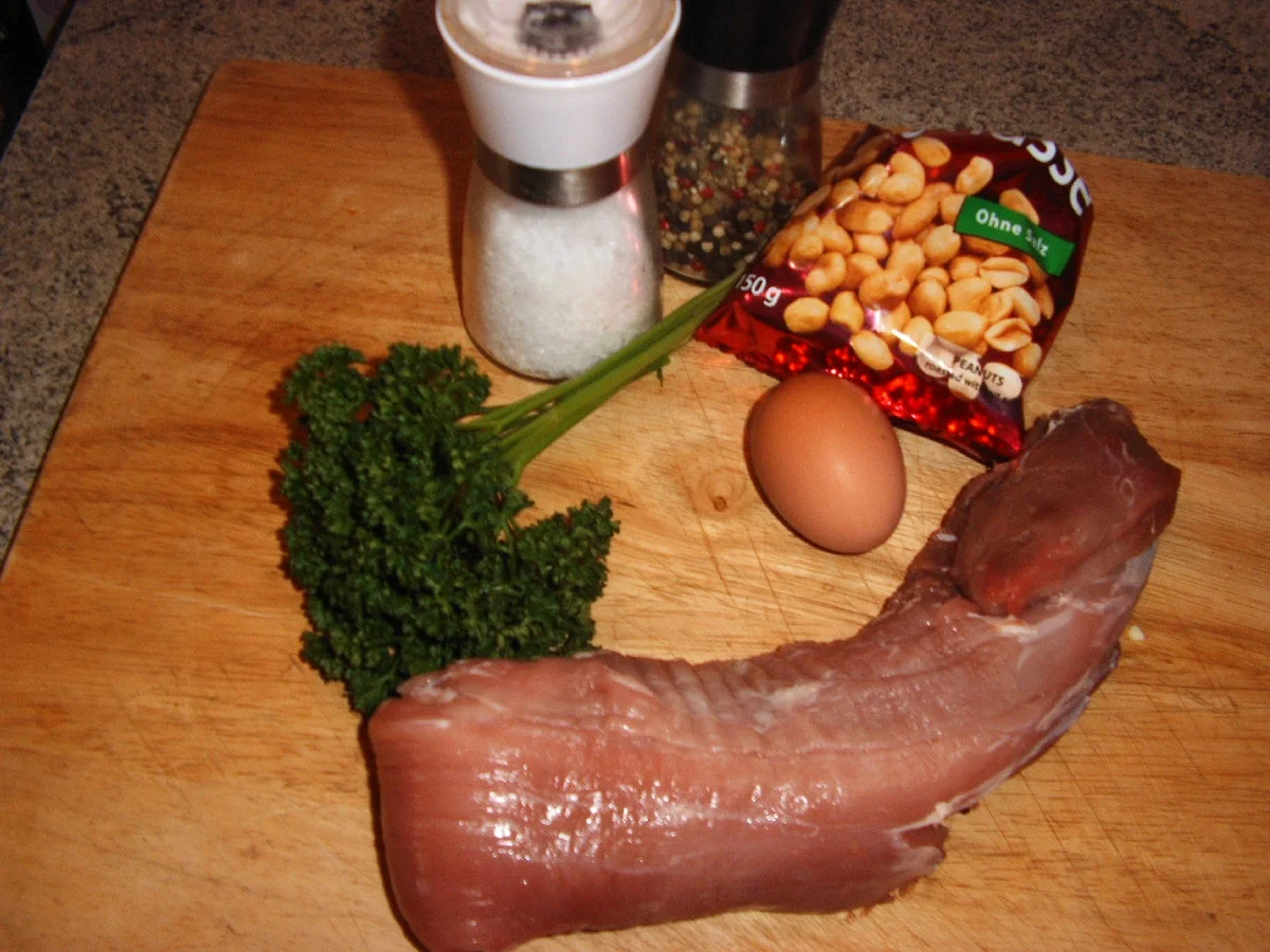 Rezept: Schweinefilet mit Nuss-Petersilienkruste Bild Nr. 2 Schweinefilet mit Nuss-Petersilienkruste - Rezept - Bild Nr. 2