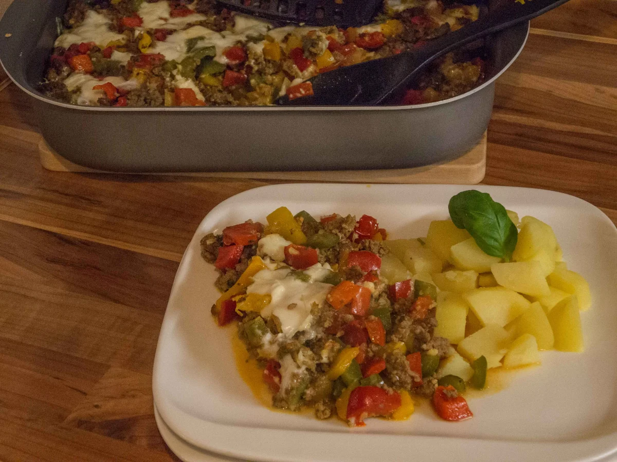 Hack-Paprika-Pfanne mit Feta - Rezept