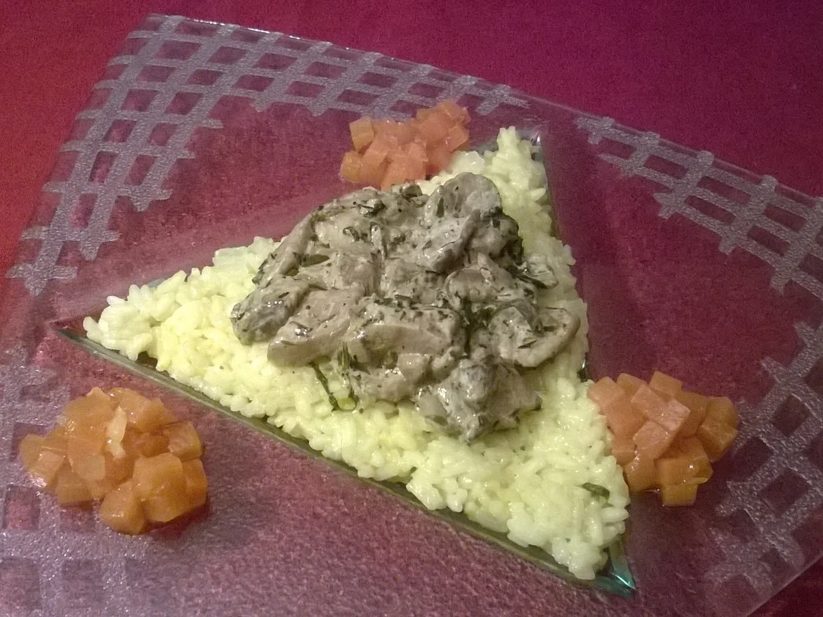 Safranrisotto mit Kräuterseitlingsauce und Kürbischutney - Rezept