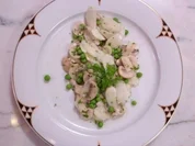 Roher Spargelsalat mit Erbsen und Champignons - Rezept