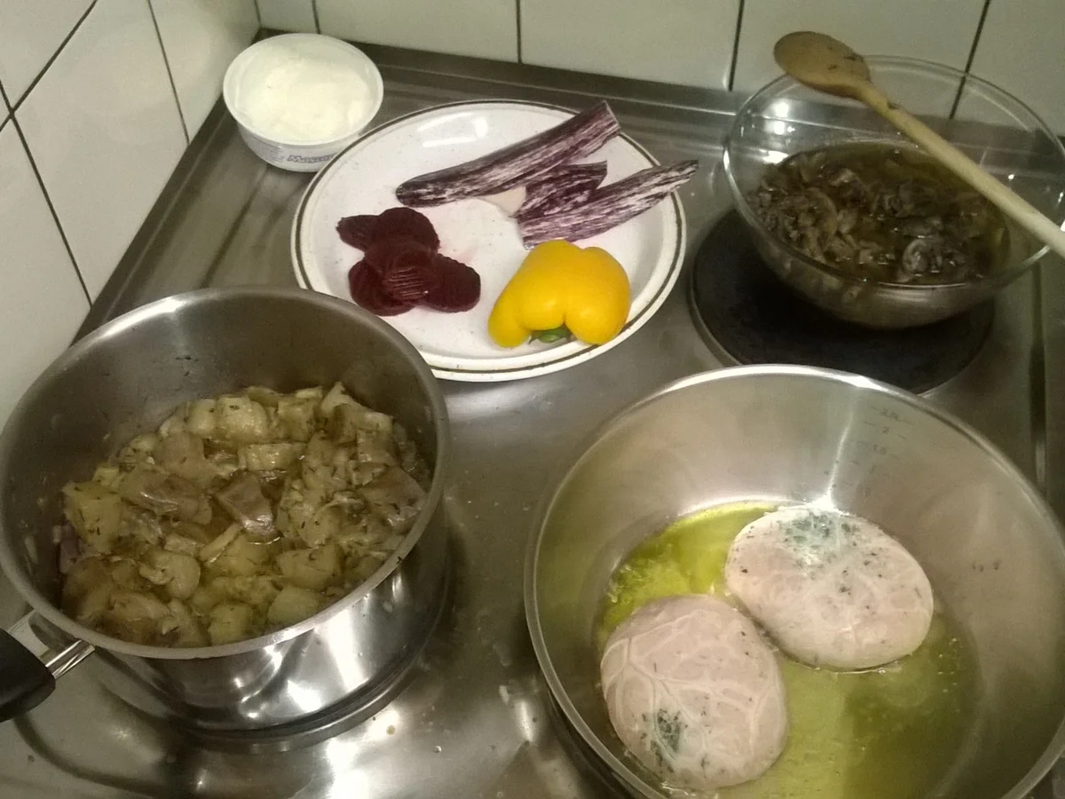Kalbsadrio (Schweizer Brühwurst) an einer Pilzsauce mit Graffiti-Auberginen - Rezept - Bild Nr. 3