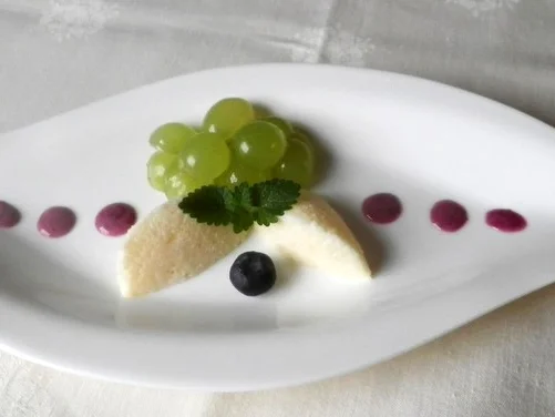 Sekt - Mousse, Heidelbeeren - Sabayon und marinierte Weinbeeren - Rezept