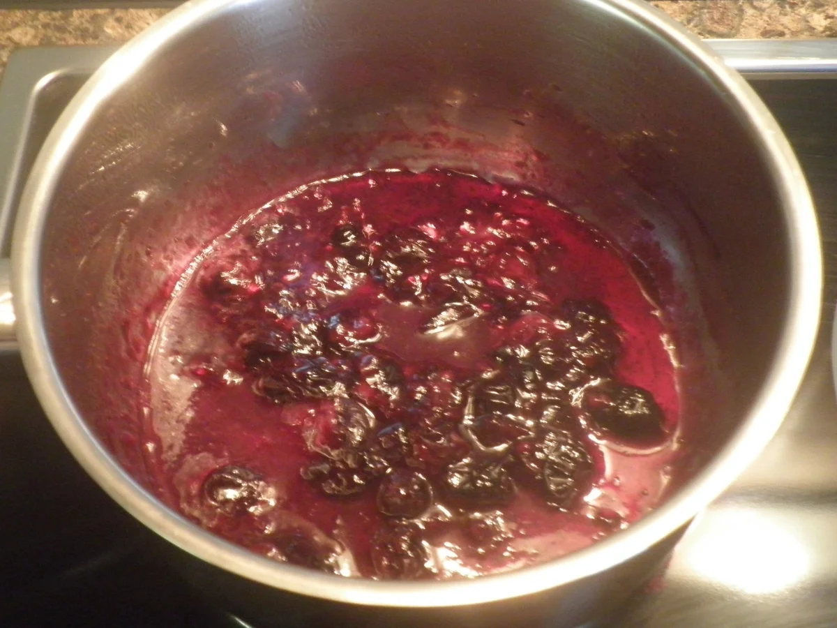 Sekt - Mousse, Heidelbeeren - Sabayon und marinierte Weinbeeren - Rezept - Bild Nr. 15