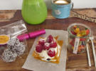 Raw Chia Energy Balls mit Beeren Millefeuille an Obstsalat - Rezept