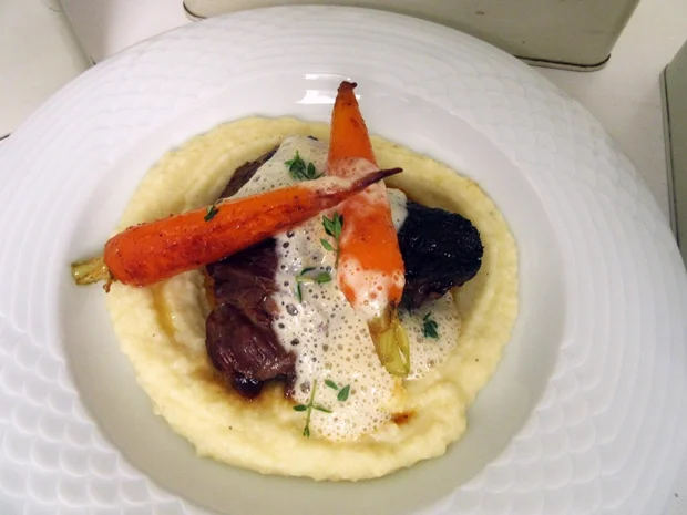 Bäckchen vom Kalb mit Kartoffel-Sellerie Püree und Möhrchen - Rezept - Bild Nr. 2