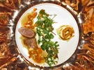 Iberico Schweinefilet mit Kräutersalat, Calvadossoße und Apfel-Kartoffeltürmchen - Rezept