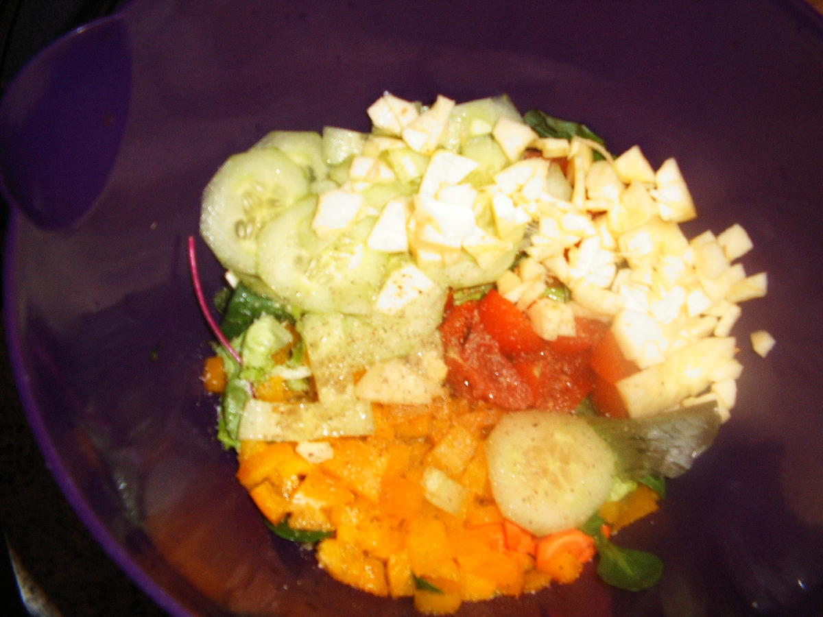 Bunter Salat mit Käsedressing - Rezept - Bild Nr. 3