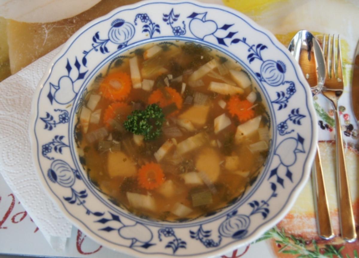 25 Minuten-Suppe mit Hähnchenbrustfilet und Gemüse - Rezept