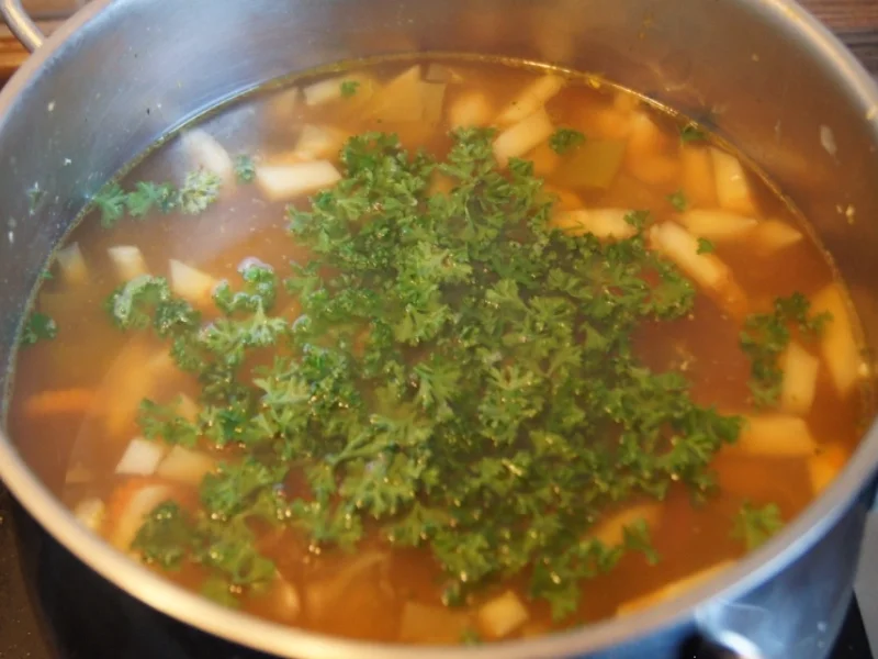 Rezept: 25 Minuten-Suppe mit Hähnchenbrustfilet und Gemüse Bild Nr. 2 25 Minuten-Suppe mit Hähnchenbrustfilet und Gemüse - Rezept - Bild Nr. 2