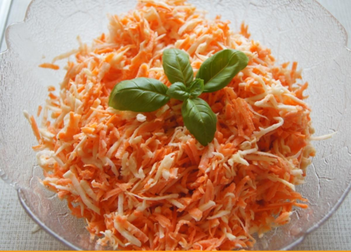 Möhren-Sellerie-Salat - Rezept