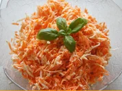 Möhren-Sellerie-Salat - Rezept