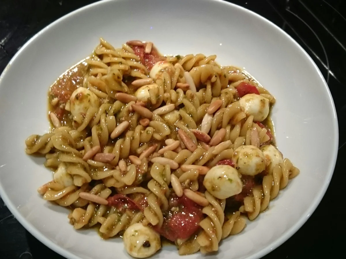 Rezept: Nudelsalat mit Tomate und Mozzarella Nudelsalat mit Tomate und Mozzarella - Rezept