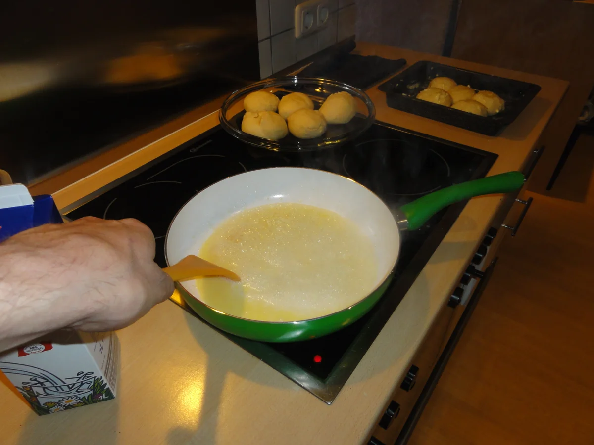 Dampfnudeln - Rezept - Bild Nr. 4