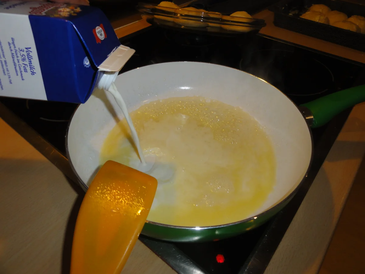 Dampfnudeln - Rezept - Bild Nr. 5