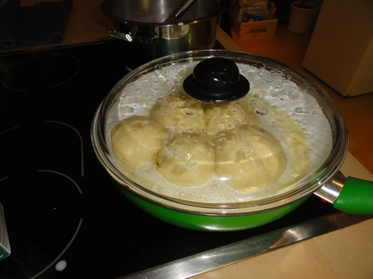 Dampfnudeln - Rezept - Bild Nr. 7