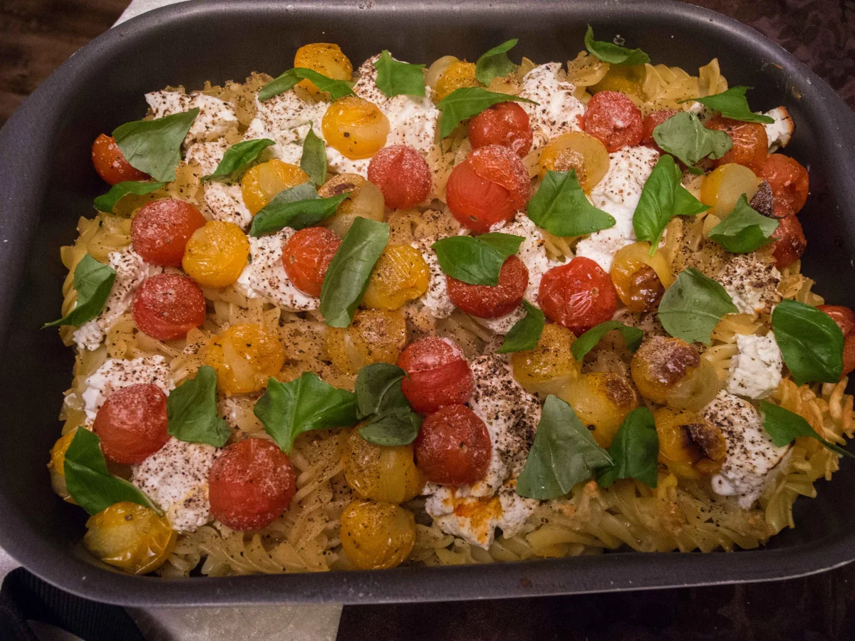 Schmortomaten im Nudelbett mit Ziegenkäse - Rezept - Bild Nr. 2