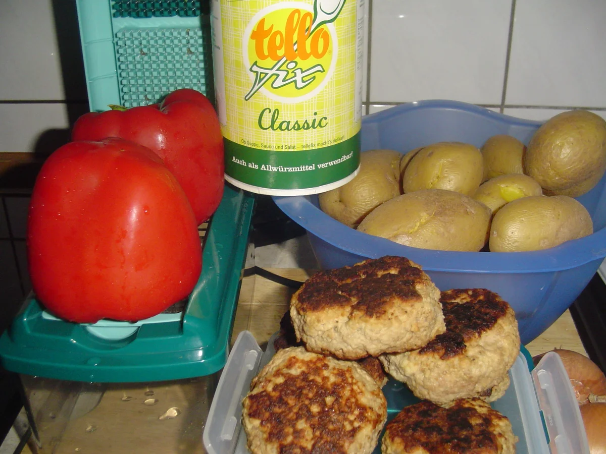 Rezept: Kartoffelpfanne mit den resten von Fleischpflanzerl Bild Nr. 2 Kartoffelpfanne mit den resten von Fleischpflanzerl - Rezept - Bild Nr. 2