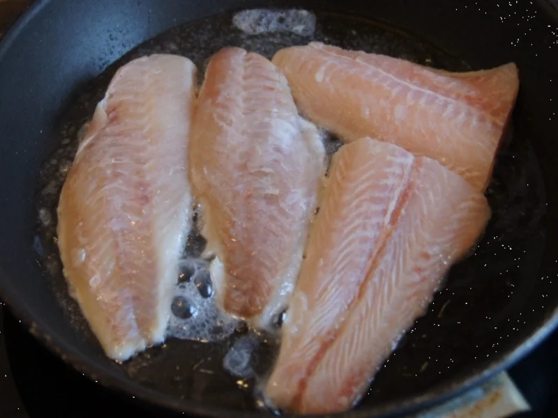 Fischfiletpfanne mit Möhren-Sellerie-Salat - Rezept - Bild Nr. 3