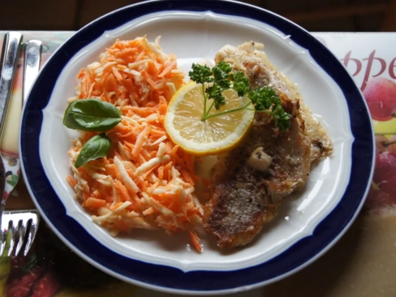 Fischfiletpfanne mit Möhren-Sellerie-Salat - Rezept - Bild Nr. 4