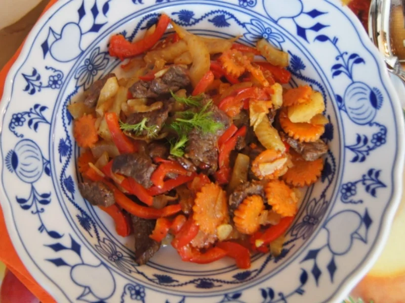 Rindfleischstreifen mit Gemüsepfanne - Rezept