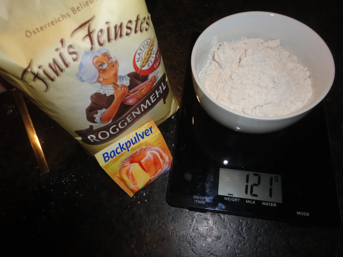 Biskuitroulade für Weizenallergiker - Rezept - Bild Nr. 2