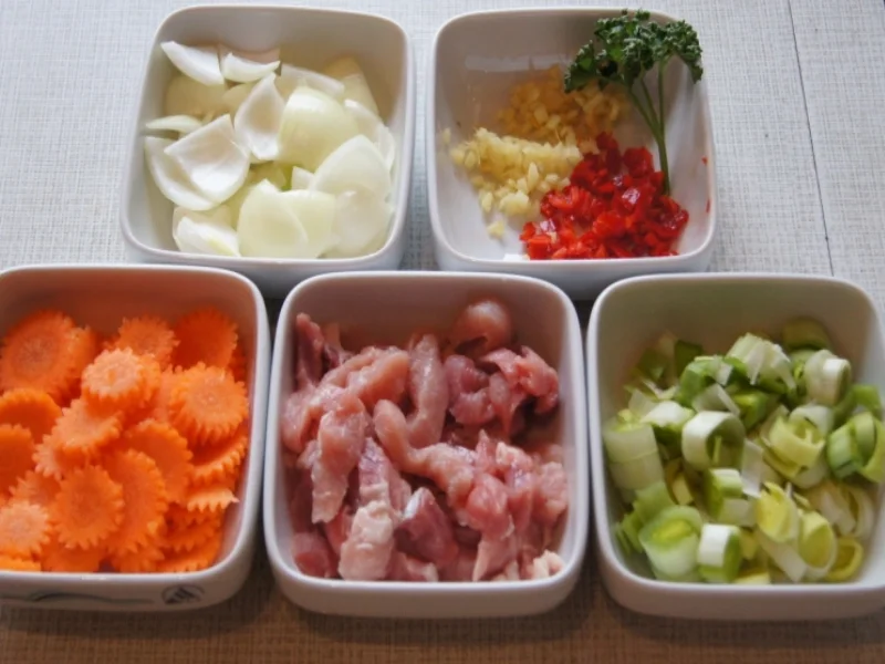 Rezept: Chinesische Bratnudeln mit Schweinefleisch Bild Nr. 6 Chinesische Bratnudeln mit Schweinefleisch - Rezept - Bild Nr. 6