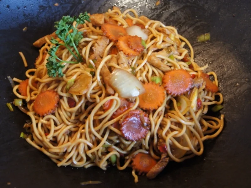 Rezept: Chinesische Bratnudeln mit Schweinefleisch Bild Nr. 13 Chinesische Bratnudeln mit Schweinefleisch - Rezept - Bild Nr. 13