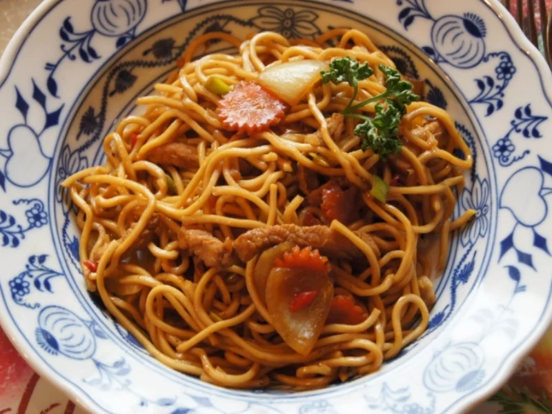 Rezept: Chinesische Bratnudeln mit Schweinefleisch Bild Nr. 14 Chinesische Bratnudeln mit Schweinefleisch - Rezept - Bild Nr. 14