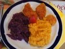 Hähnchenschnitzelchen mit Süßkartoffel-Möhren-Stampf und Rotkraut-Blaukraut - Rezept