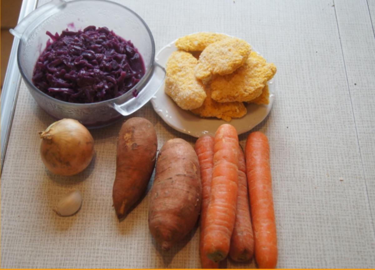 Hähnchenschnitzelchen mit Süßkartoffel-Möhren-Stampf und Rotkraut-Blaukraut - Rezept - Bild Nr. 2