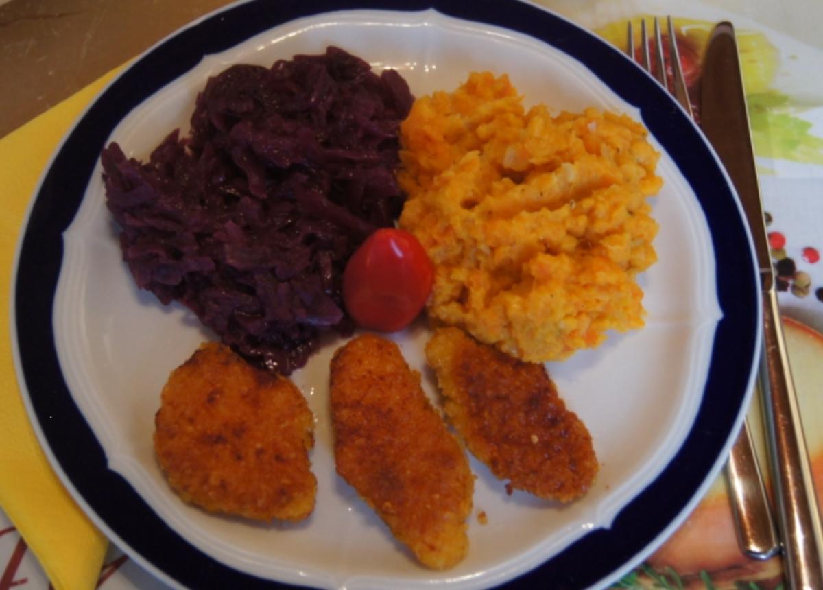 Hähnchenschnitzelchen mit Süßkartoffel-Möhren-Stampf und Rotkraut-Blaukraut - Rezept - Bild Nr. 11