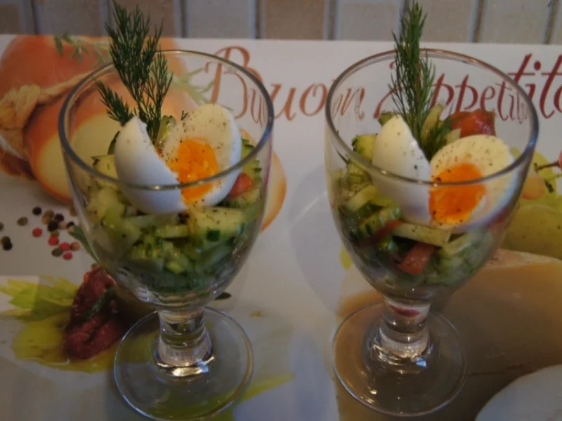 Rezept: Ei im Glas auf Gurken-Tomaten-Salsa Ei im Glas auf Gurken-Tomaten-Salsa - Rezept