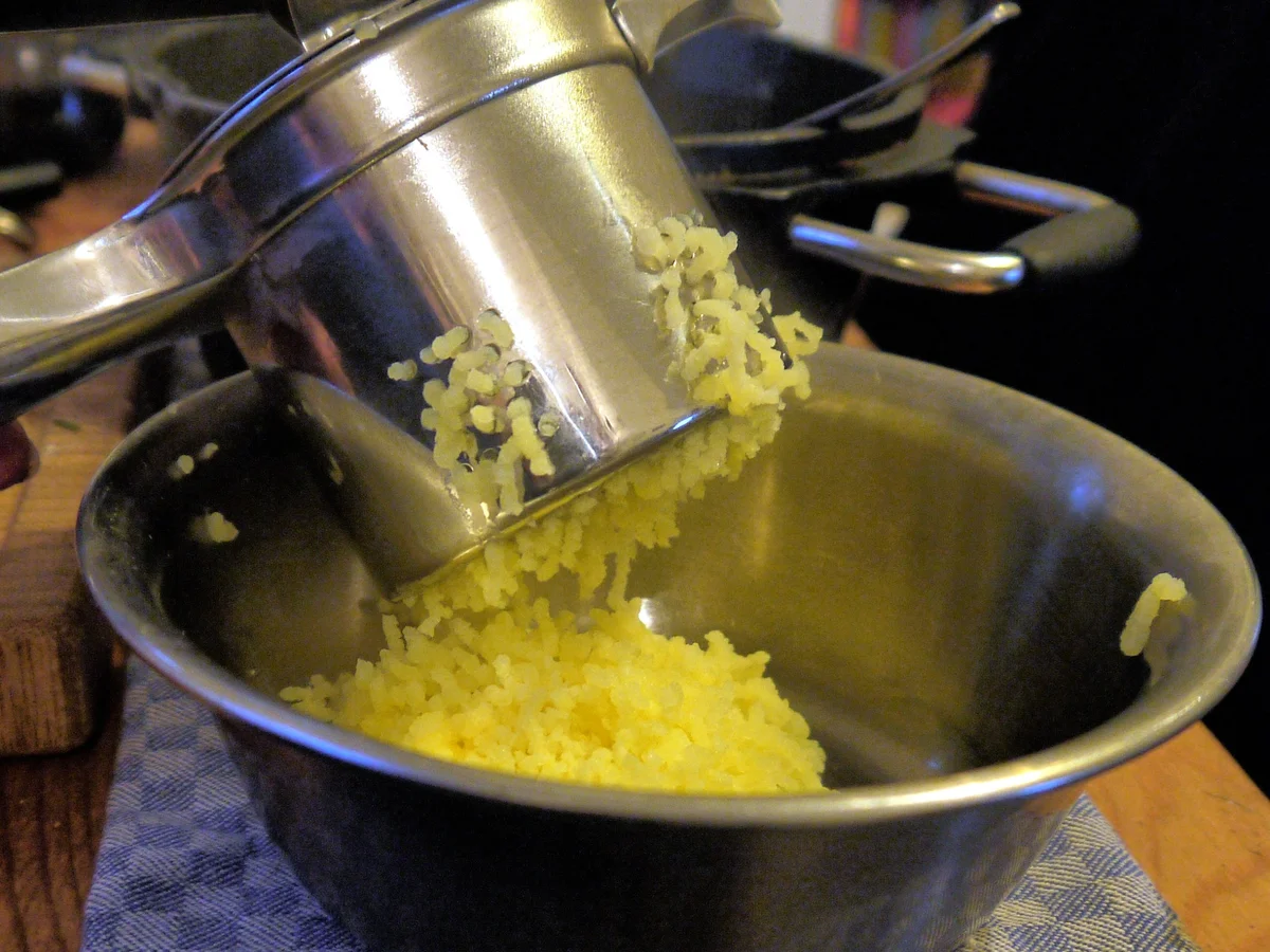 Rezept: Kartoffelpüree mit Buttermilch und Koriander Bild Nr. 4 Kartoffelpüree mit Buttermilch und Koriander - Rezept - Bild Nr. 4