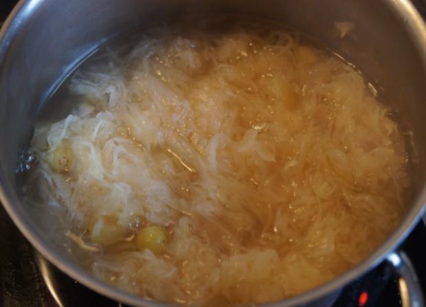 Wellwurst mit Kartoffeln und Sauerkraut