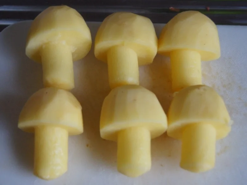 Rezept: Kotelett mit Kartoffelpilzen und Buttergemüse Bild Nr. 11 Kotelett mit Kartoffelpilzen und Buttergemüse - Rezept - Bild Nr. 11