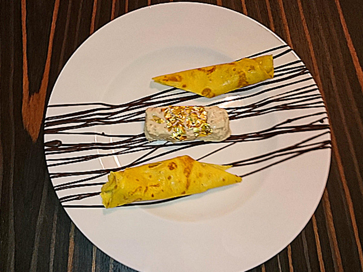 Bilder für Crêpes an Walnuss-Honig-Parfait - Rezept