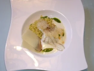 Rezept: Seezungenfilet auf Safran-Perlgraupenrisotto an Pecorinohobel Seezungenfilet auf Safran-Perlgraupenrisotto an Pecorinohobel - Rezept