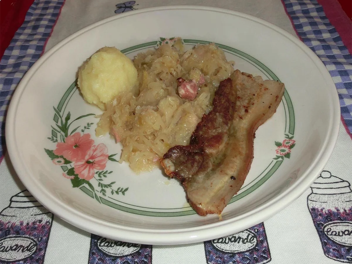 Rezept: Sauerkraut mit gebratenem Bauchfleisch Sauerkraut mit gebratenem Bauchfleisch - Rezept