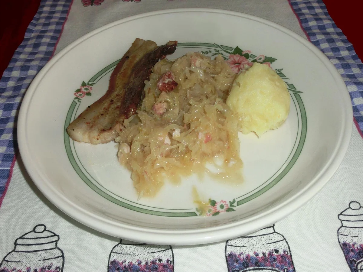 Rezept: Sauerkraut mit gebratenem Bauchfleisch Bild Nr. 2 Sauerkraut mit gebratenem Bauchfleisch - Rezept - Bild Nr. 2